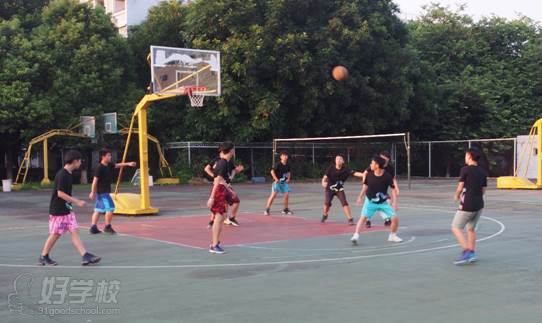 学校篮球场