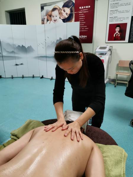 产后康复师教学现场