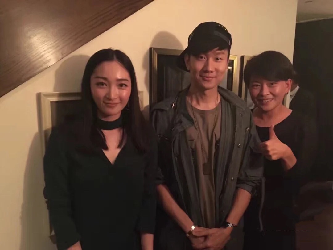 学员与明星合影一