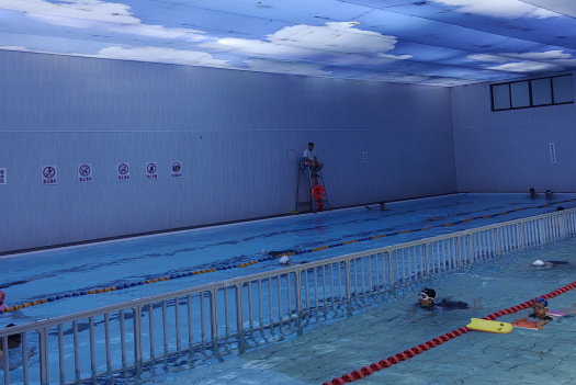 游泳馆